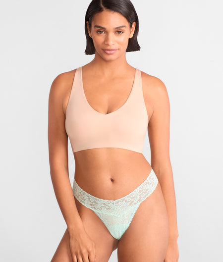 Signature Lace Low Rise Thong