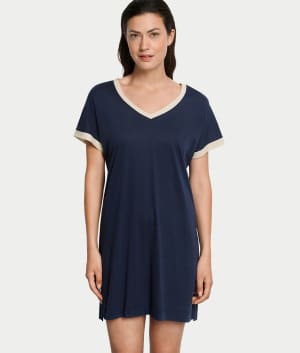 Laura V-Neck Bigshirt: undefined
