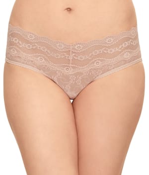 Lace Kiss Hipster: undefined