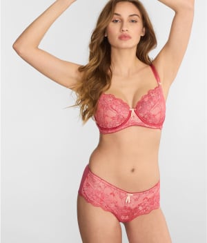 Amour Shorty: undefined